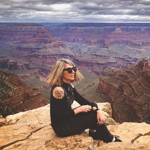 Meet your Posher, Adrienne